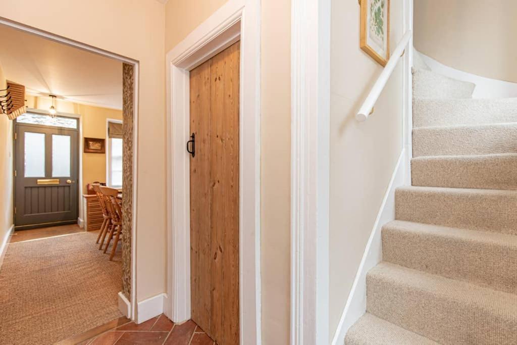 Oxfordshire Living - The Bowler Hat Cottage - ウッドストック エクステリア 写真