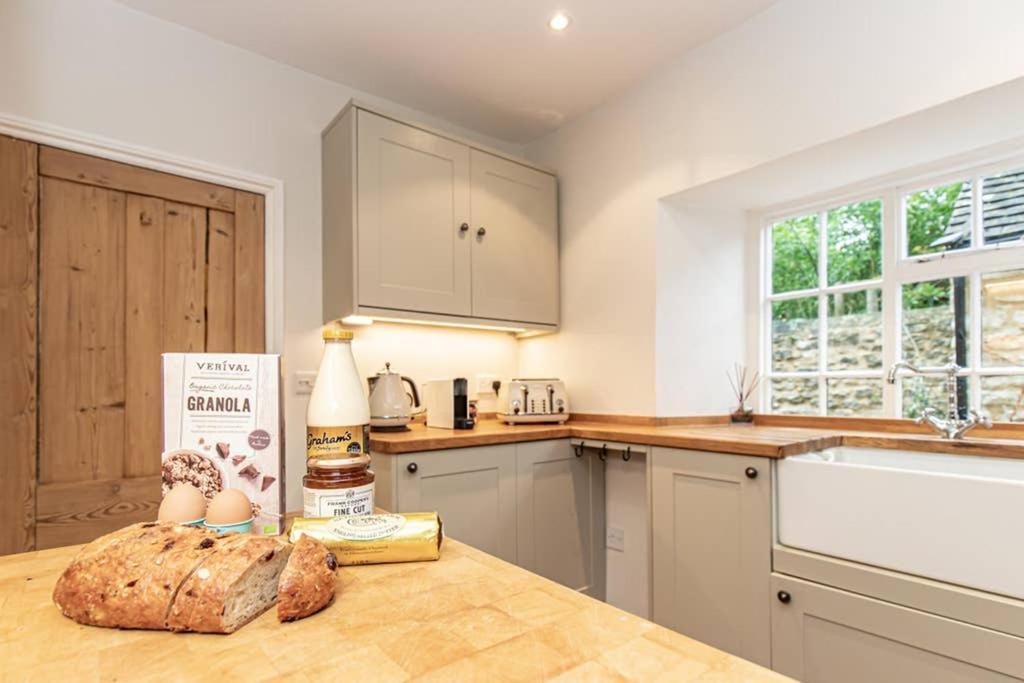 Oxfordshire Living - The Bowler Hat Cottage - ウッドストック エクステリア 写真